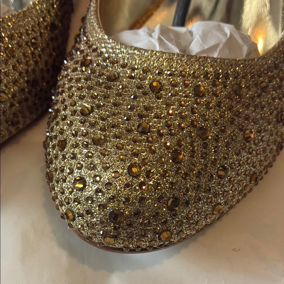 Gold Shimmering Heels with Glitter Finish - Picture 2 of 9